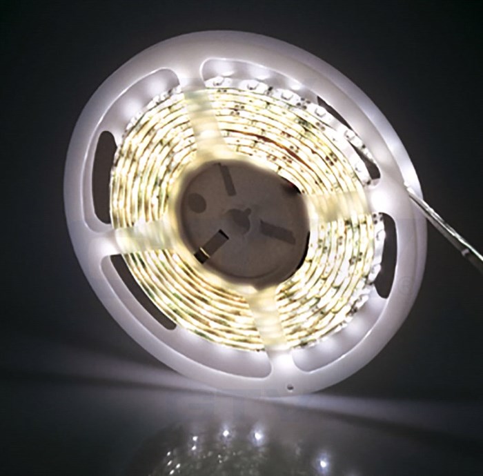 Светодиодная лента (LED) L5м в силиконе теплый белый свет  2835 (6 Вт/м 700лм/м) GTV - фото 21811